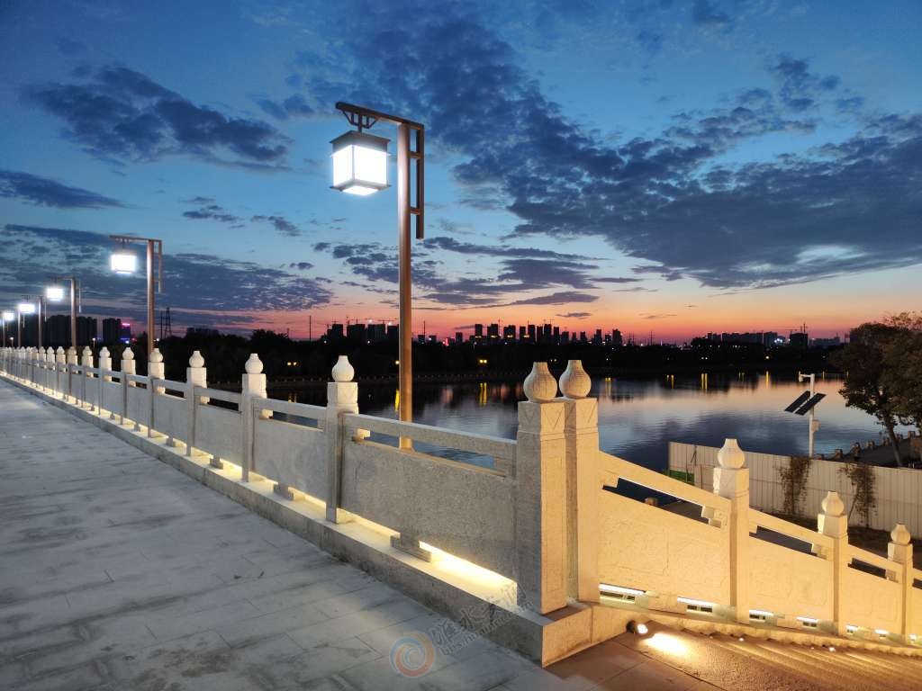 ����·���˺���ҹ��