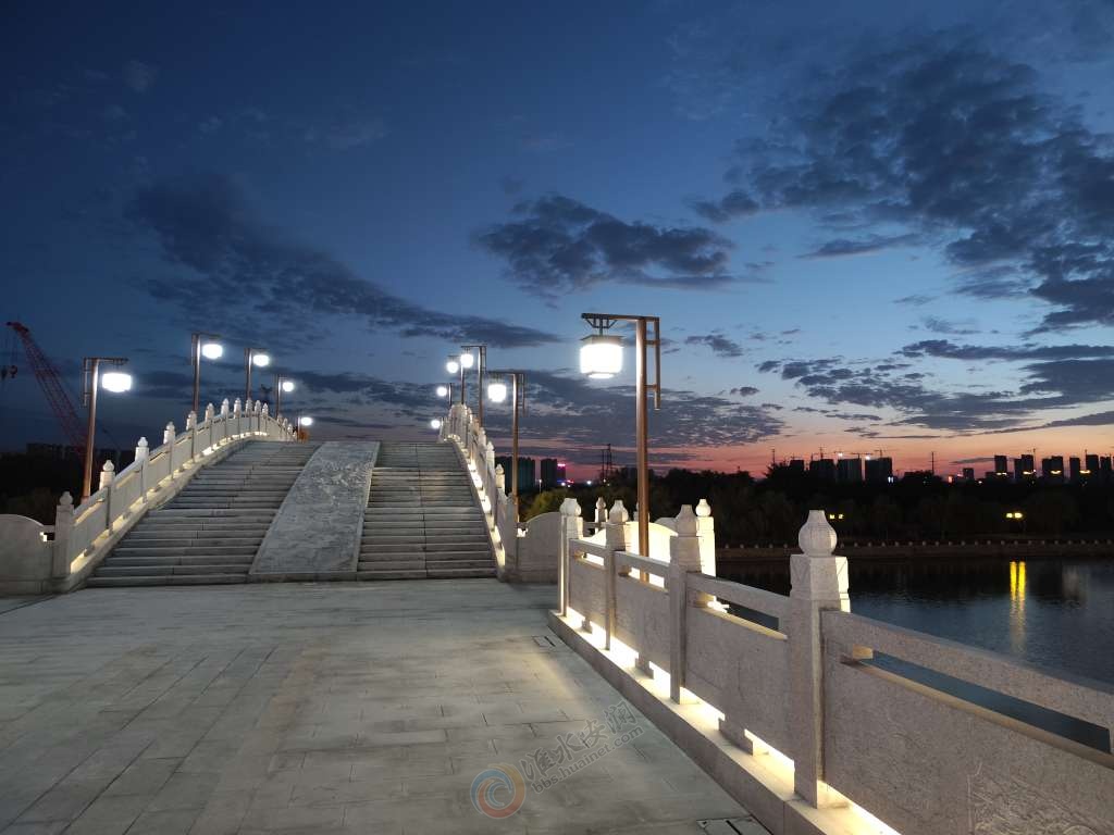 ����·���˺���ҹ��