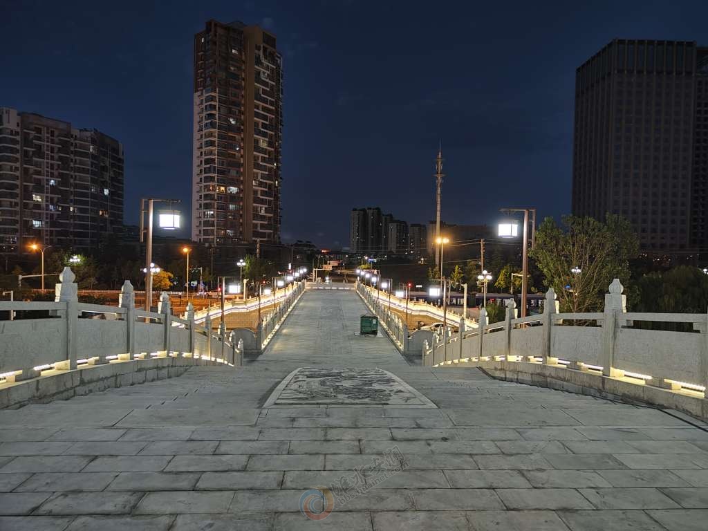 ����·���˺���ҹ��