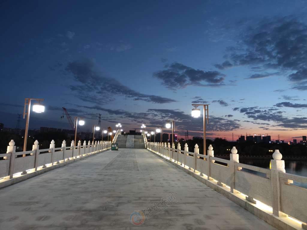 ����·���˺���ҹ��